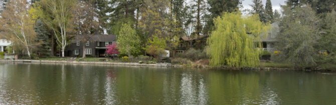 Walk along the Deschutes River in Bend